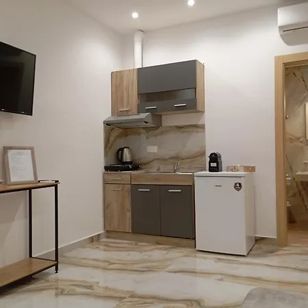 Mellifera * يميناريا