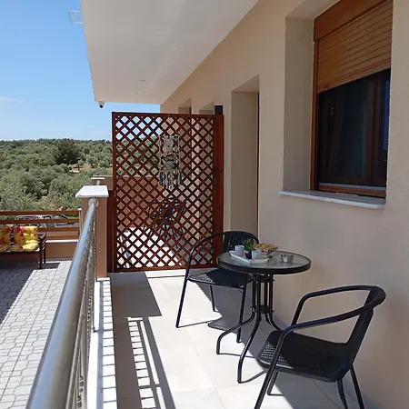 Mellifera * يميناريا