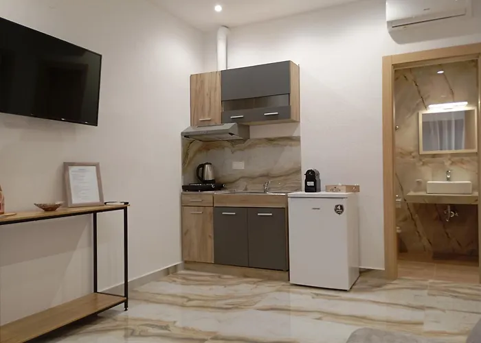 Mellifera * يميناريا